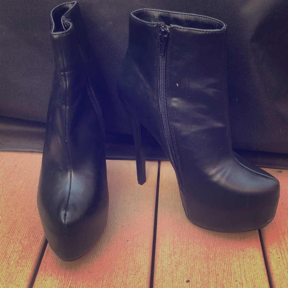 Ankle booties, inner zipper, worn once